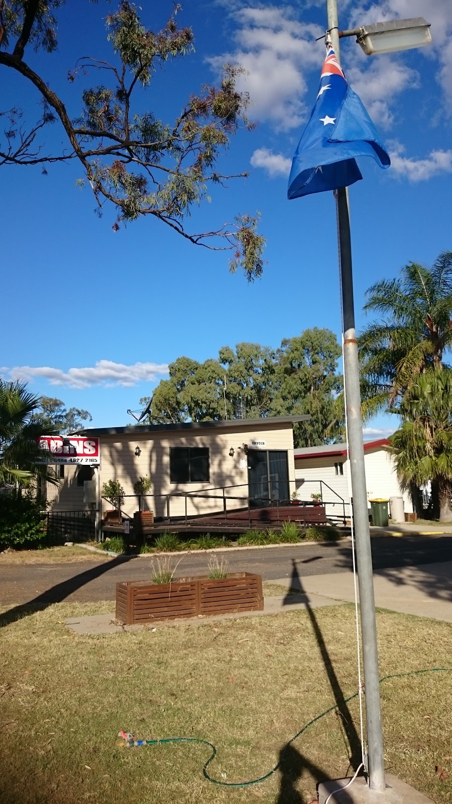 Miles Cross Roads Caravan Park & Cabins | lodging | 132 Murilla St, Miles QLD 4415, Australia | 0746272165 OR +61 7 4627 2165