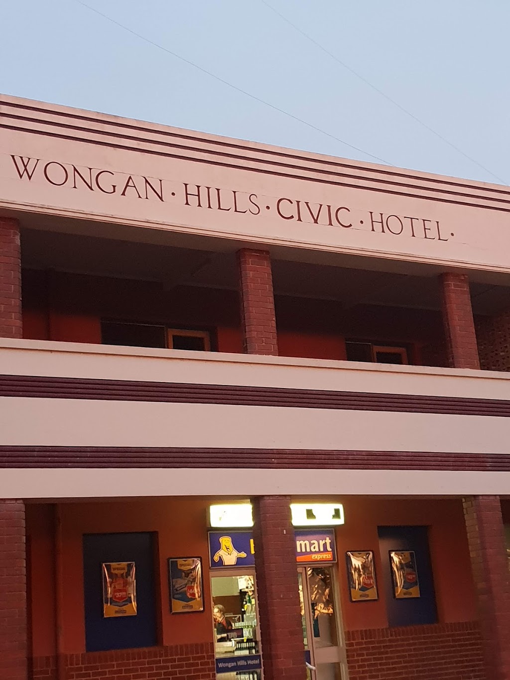 Wongan Hills Hotel | 5 Fenton Pl, Wongan Hills WA 6603, Australia | Phone: (08) 9671 1022