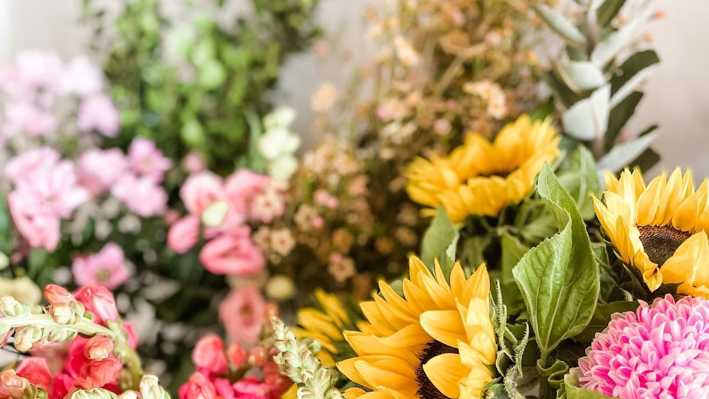 Daisy Lane Flowers | 32 George St, Balaklava SA 5461, Australia | Phone: 0474 440 674