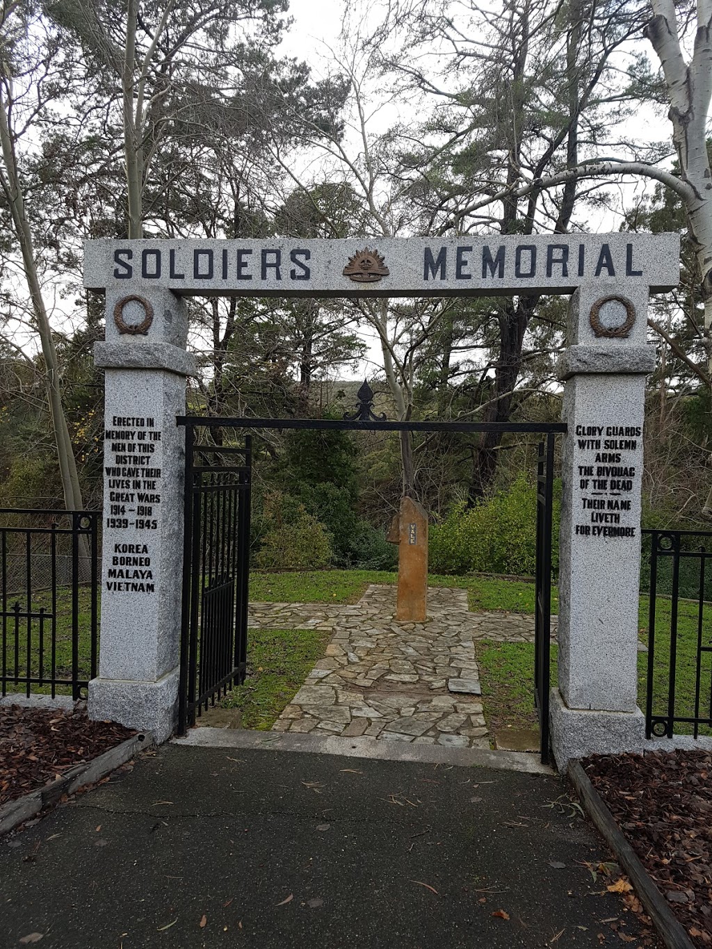 Soldiers Memorial | park | 4/2 Tenth St, Hepburn Springs VIC 3461, Australia