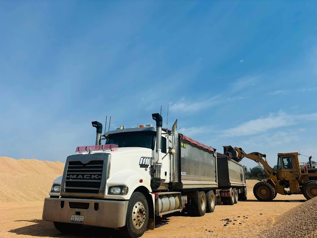 Harris Haulin Pty Ltd | 159 Marlborough Sarina Rd, Sarina QLD 4737, Australia | Phone: (07) 4956 1279