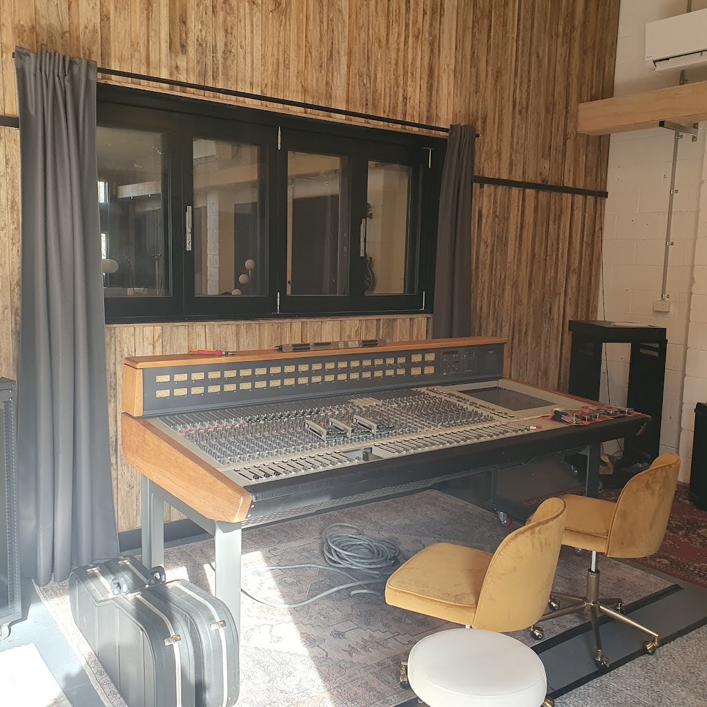 The Palms Band Room | Unit 2/30 Livingstone St, Lawson NSW 2783, Australia | Phone: 0424 047 183