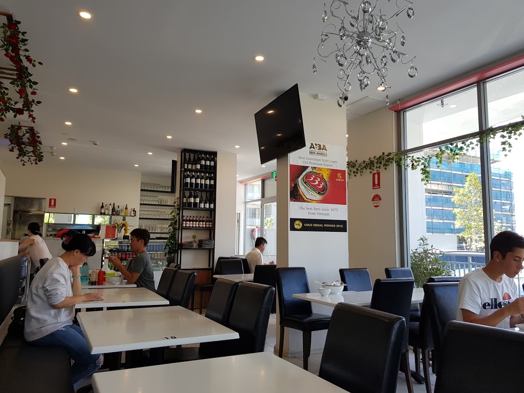 Lakeside Vietnamese Cuisine | Shop 1 66/56 Lakeside Parade, Jordan Springs NSW 2747, Australia | Phone: (02) 8834 0101