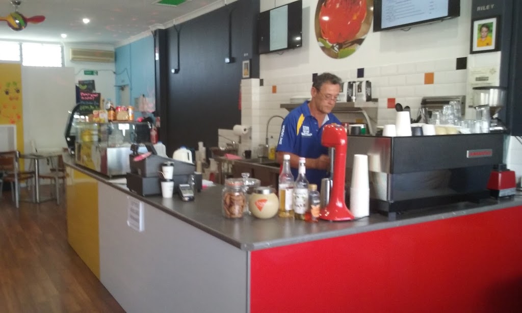 ZoRileys Cafe | 43 Station St, Waratah NSW 2298, Australia