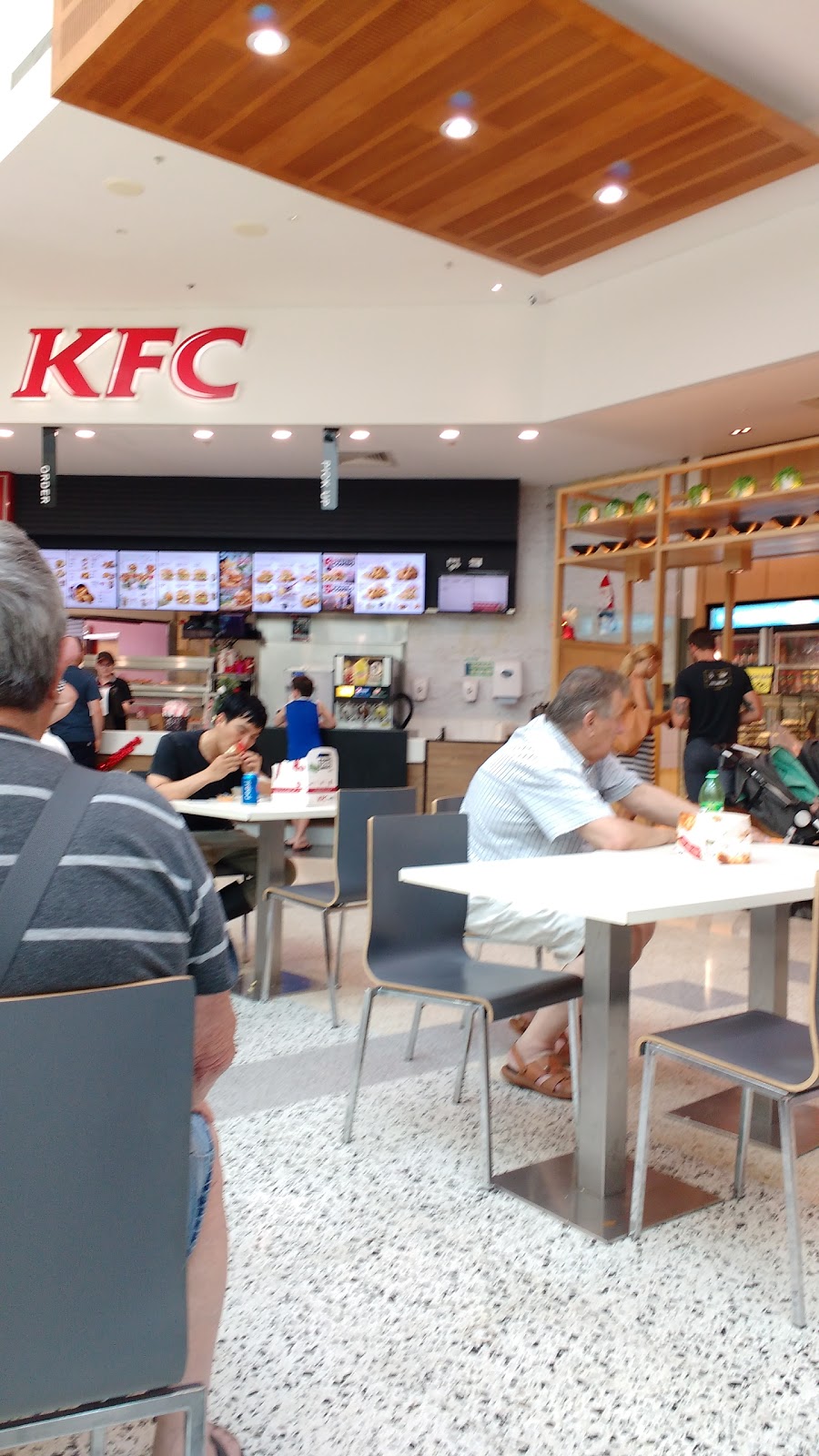 KFC Mittagong Food Court | meal takeaway | 186 Old Hume Highway, Market Place, Mittagong NSW 2575, Australia | 0248722199 OR +61 2 4872 2199