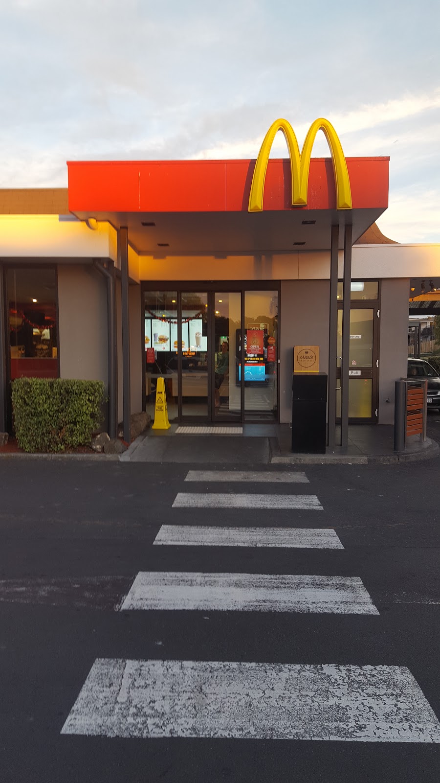McDonalds Rosebud | meal takeaway | Fourth Ave, Rosebud VIC 3939, Australia | 0359811688 OR +61 3 5981 1688