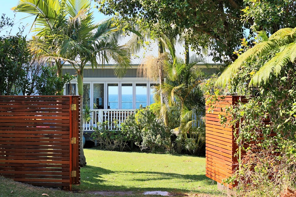 Azzurra Hyams Beach House | 88 Cyrus St, Hyams Beach NSW 2540, Australia | Phone: 0402 214 079