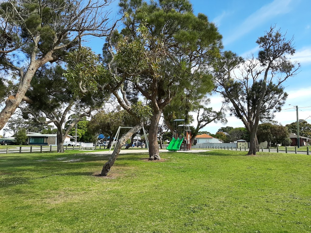 Mokare park | parking | 35 Mokare Rd, Spencer Park WA 6330, Australia