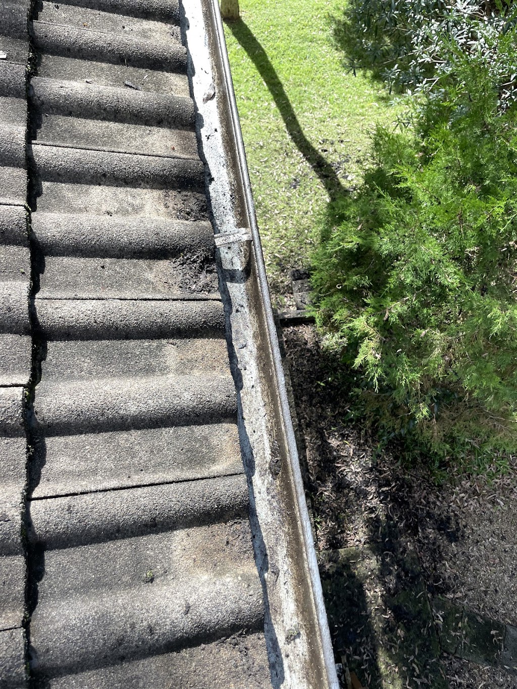 Beaches Gutter Clean | Morella Rd, Whale Beach NSW 2107, Australia | Phone: 0405 613 711