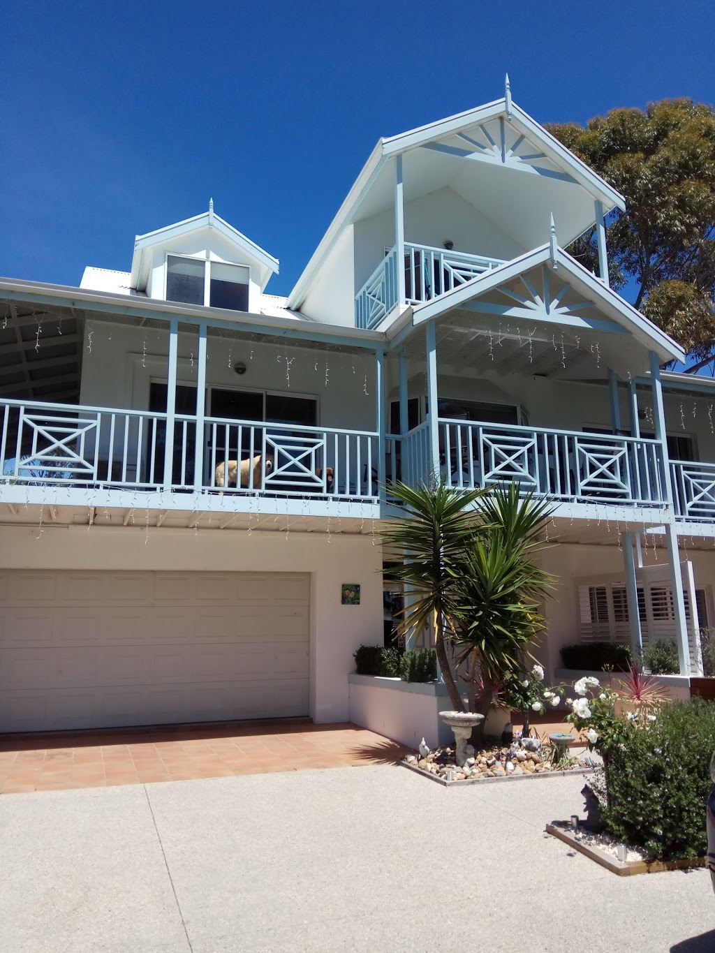 Silver Waters Bed & Breakfast | lodging | 9 Gordon St, Cowes VIC 3922, Australia | 0359525509 OR +61 3 5952 5509