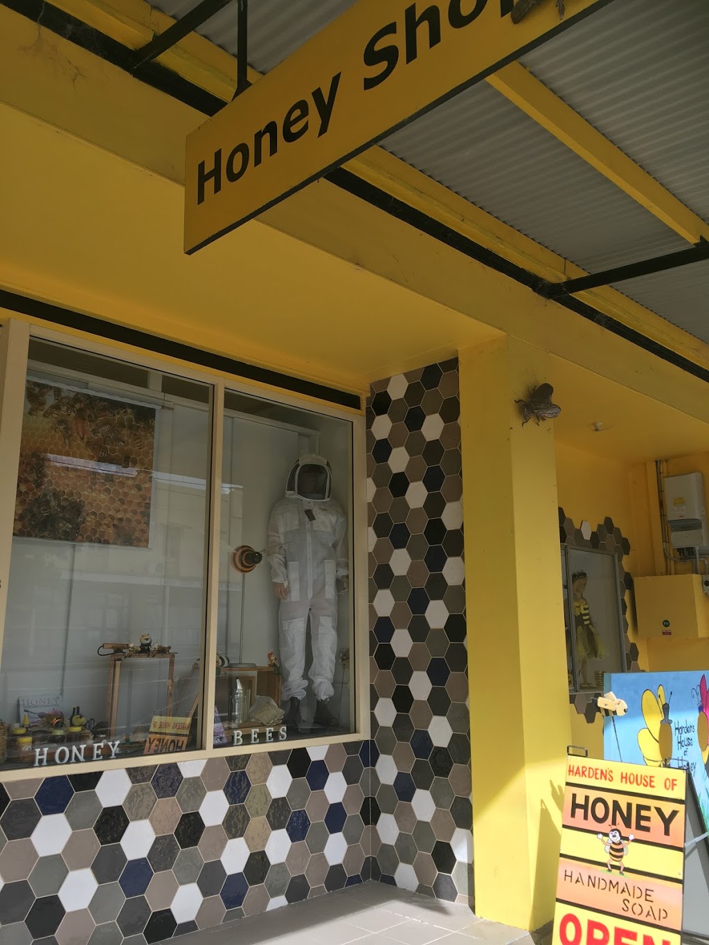Hardens House of Honey |  | 330 Albury St, Harden NSW 2587, Australia | 0263865325 OR +61 2 6386 5325