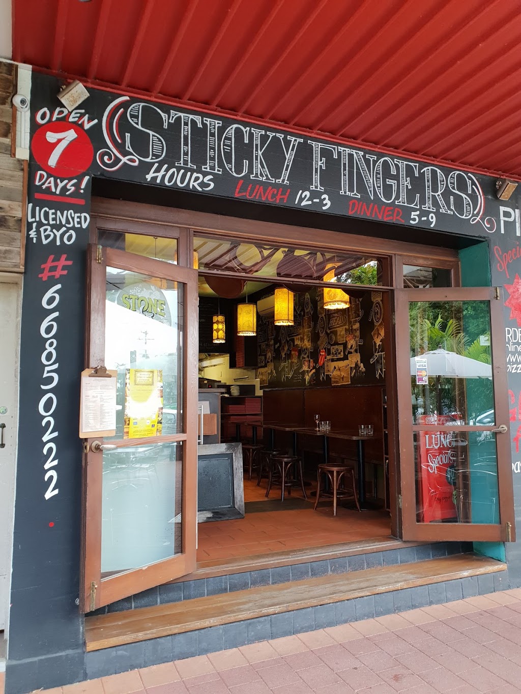 Sticky Fingers Pizzeria | restaurant | 26 Mullumbimbi St, Brunswick Heads NSW 2483, Australia | 0266850222 OR +61 2 6685 0222