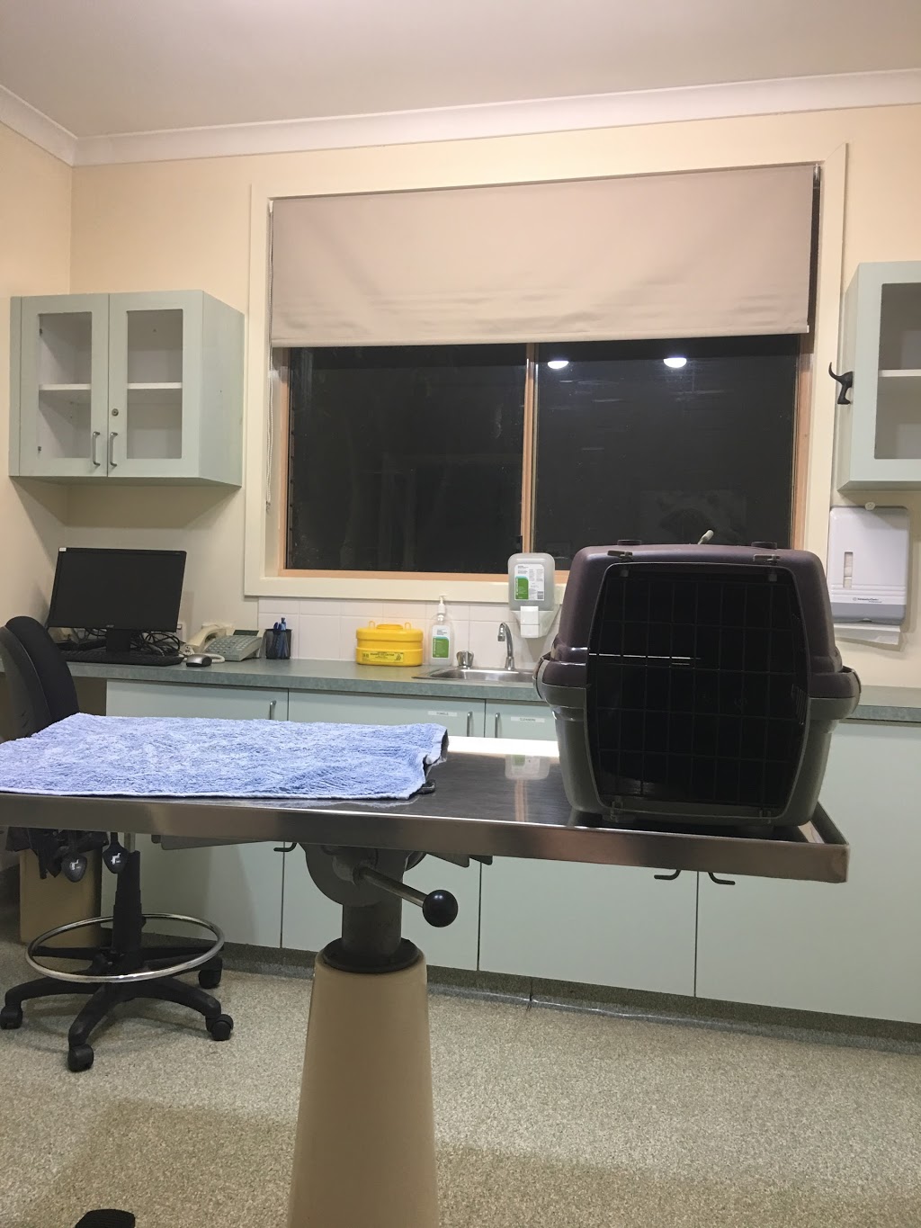 Animal Emergency Centre - Mt Waverley | veterinary care | 37 Blackburn Rd, Mount Waverley VIC 3149, Australia | 1300232838 OR +61 1300 232 838