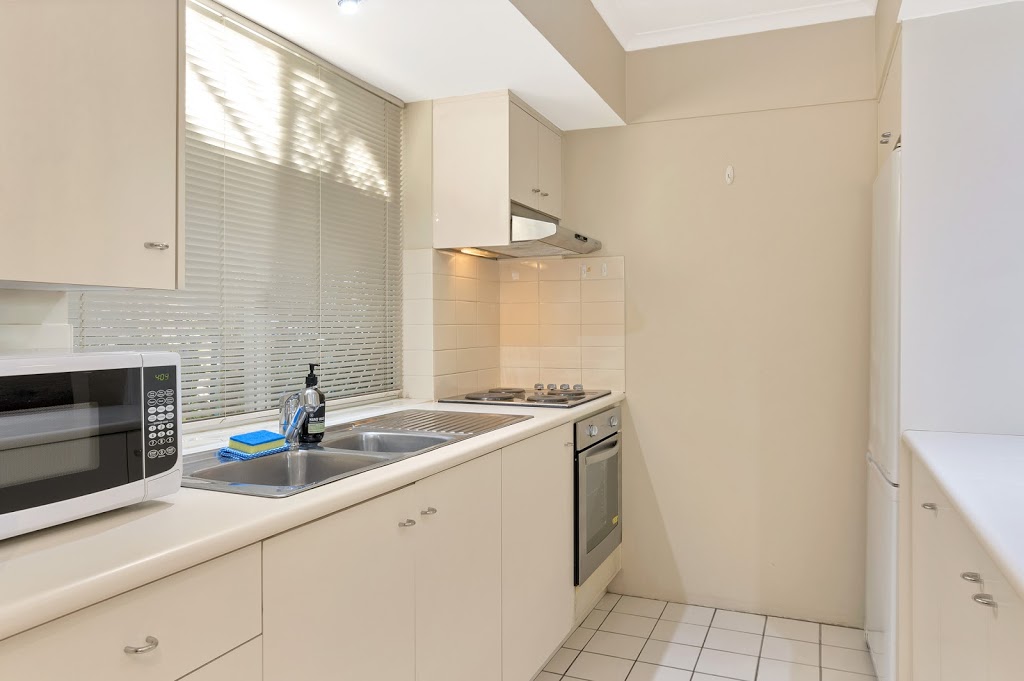 Superb + Convenient 2 Bedroom Courtyard Apartment | lodging | 11 Burlington St, Holland Park West QLD 4121, Australia | 0413320328 OR +61 413 320 328