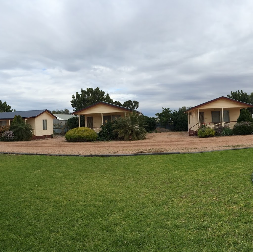 Fuller Views Cabin Park | 50 Port Augusta, Quorn Rd, Stirling North SA 5710, Australia | Phone: (08) 8643 6689