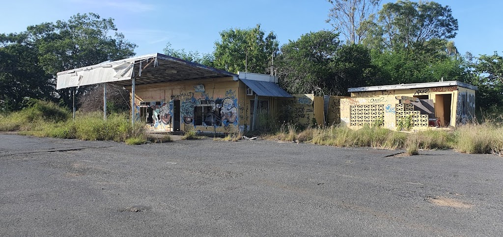 Telstra Payphone | 0 Bruce Hwy, Canoona QLD 4702, Australia | Phone: 1800 011 433