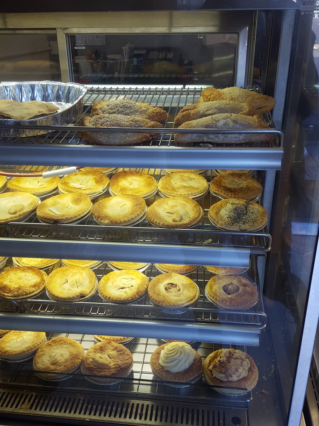 Berkeley Cakes & Pies | Shop 2/65 Winnima Way, Berkeley NSW 2506, Australia | Phone: (02) 4272 7779