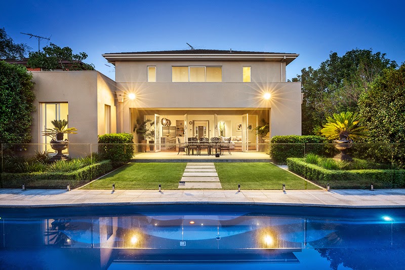 Luxury Home Constructions | 8 Howell Dr, Berwick VIC 3806, Australia | Phone: 0411 854 412