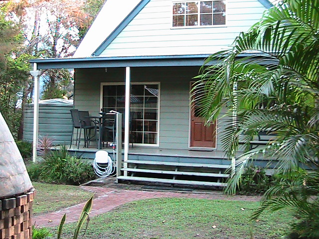 The Dolph Inn at Moreton Island | real estate agency | 78 Moreton St, Bulwer QLD 4025, Australia | 0738975000 OR +61 7 3897 5000