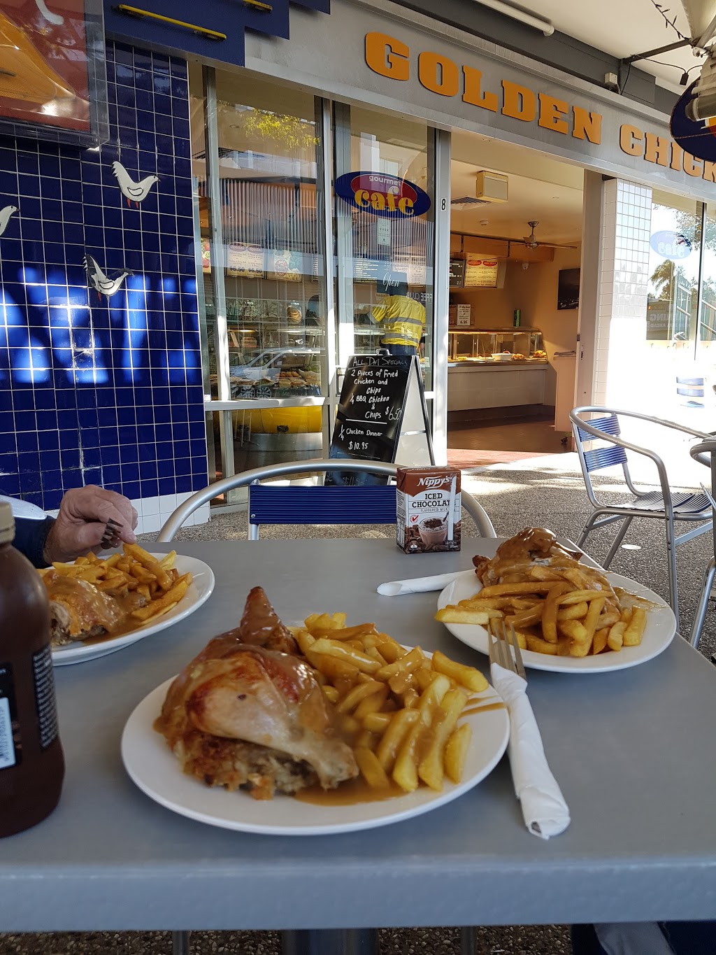 Pierres Golden Chicken | cafe | 8/89 Bay Terrace, Wynnum QLD 4178, Australia | 0733482116 OR +61 7 3348 2116