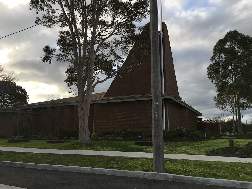 Sacred Heart Catholic Church | church | 4 Winifred St, St Albans VIC 3021, Australia | 0393662146 OR +61 3 9366 2146