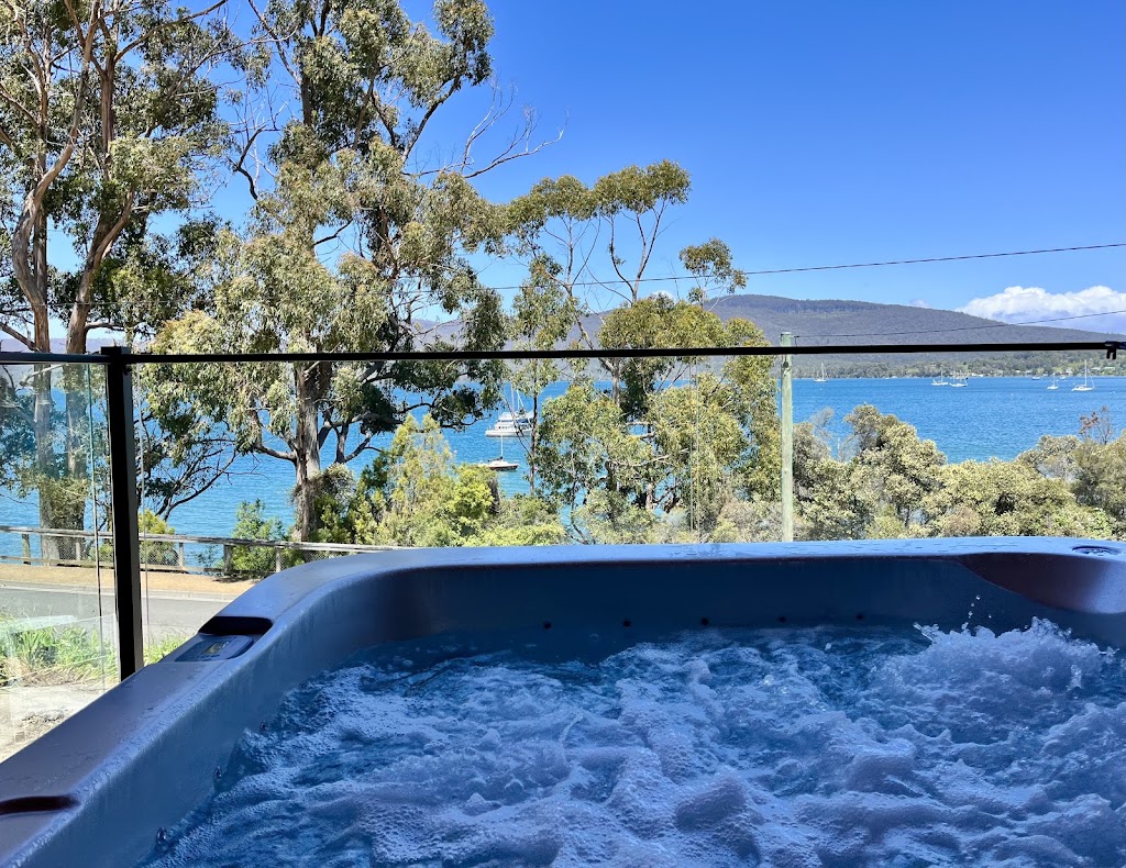 Bay View Retreats | 21 Bay View Rd, Dover TAS 7117, Australia | Phone: 0486 045 888