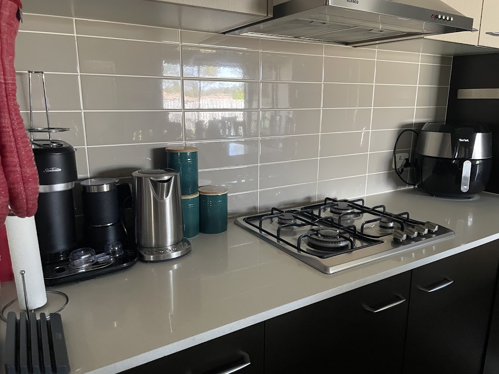 Une Solutions - Residential & Commercial Cleaning | 35 E Beaumont Rd, Park Ridge QLD 4125, Australia | Phone: 0414 506 197