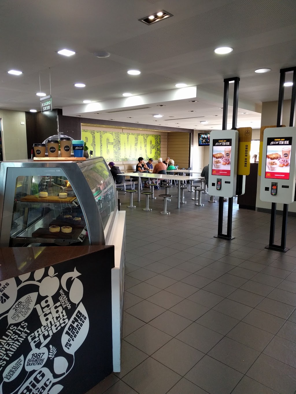 McDonalds Young | cafe | 39 Boorowa St, Young NSW 2594, Australia | 0263822488 OR +61 2 6382 2488