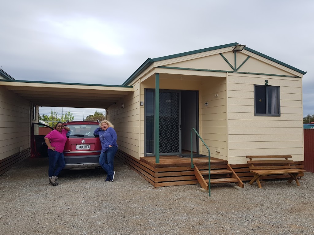 Jackos Holiday Cabins | Corner of 18 First St on fourth street, cabin 2 and cabin, Third St, Arno Bay SA 5603, Australia | Phone: 0427 645 064
