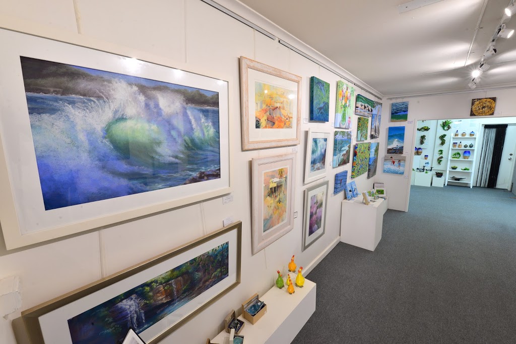 Seaview Artists Gallery | art gallery | 4 Seaview Terrace, Moffat Beach QLD 4551, Australia | 0754914788 OR +61 7 5491 4788