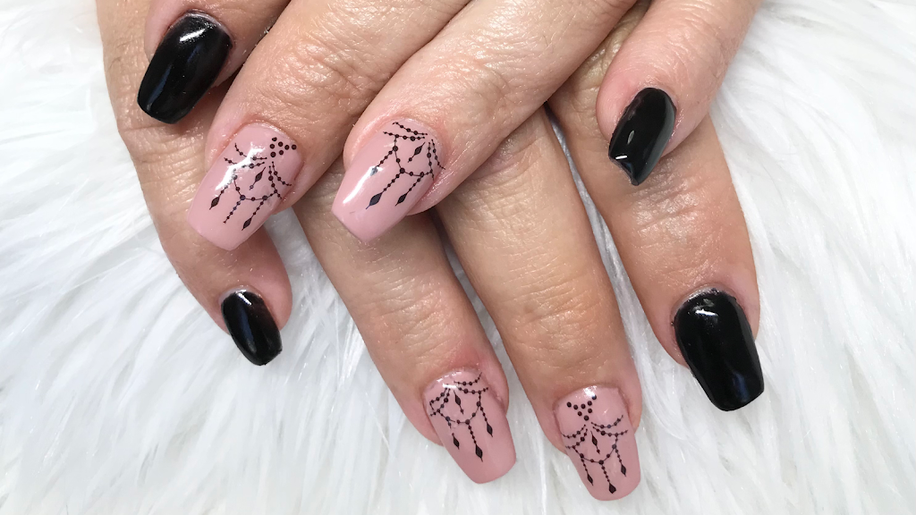 Sassy Nails Salon | 11 Miller Cres, Australind WA 6233, Australia | Phone: 0427 194 078