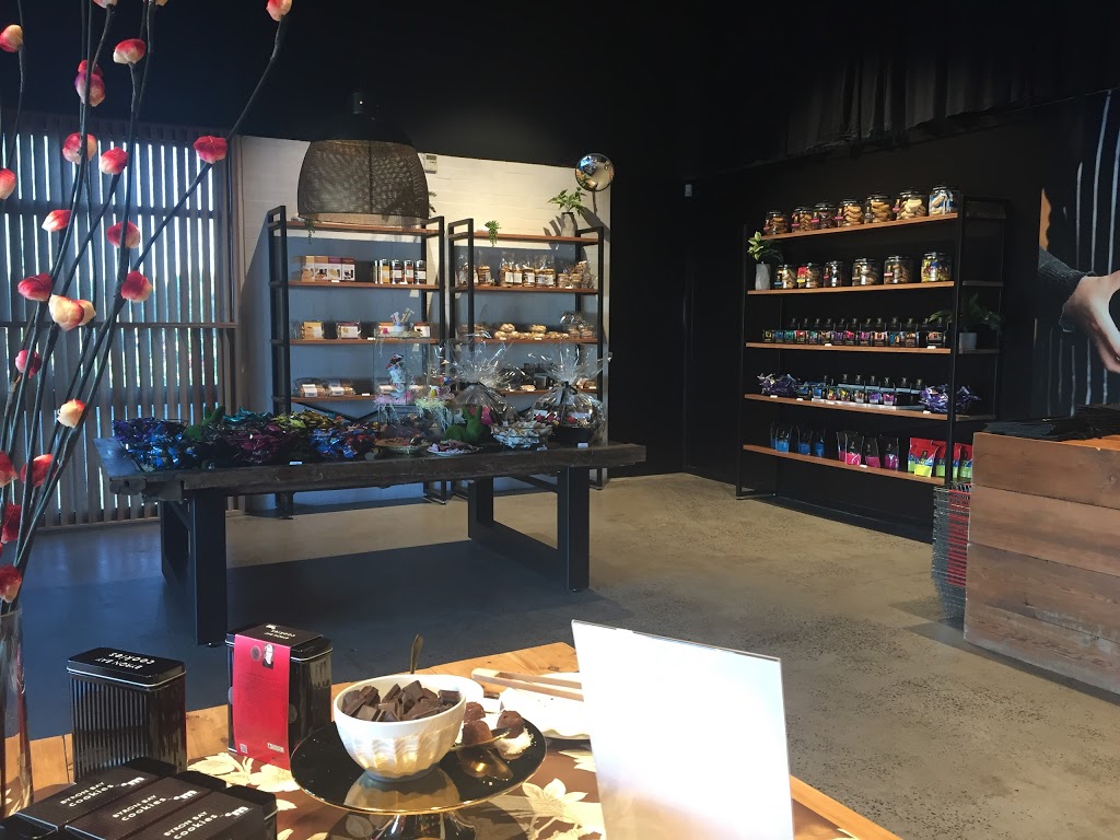 Byron Bay Cookie Company Gift Shop | bakery | Ozigo Complex 1 Ewingsdale Road &, Bayshore Dr, Byron Bay NSW 2481, Australia | 0266856925 OR +61 2 6685 6925