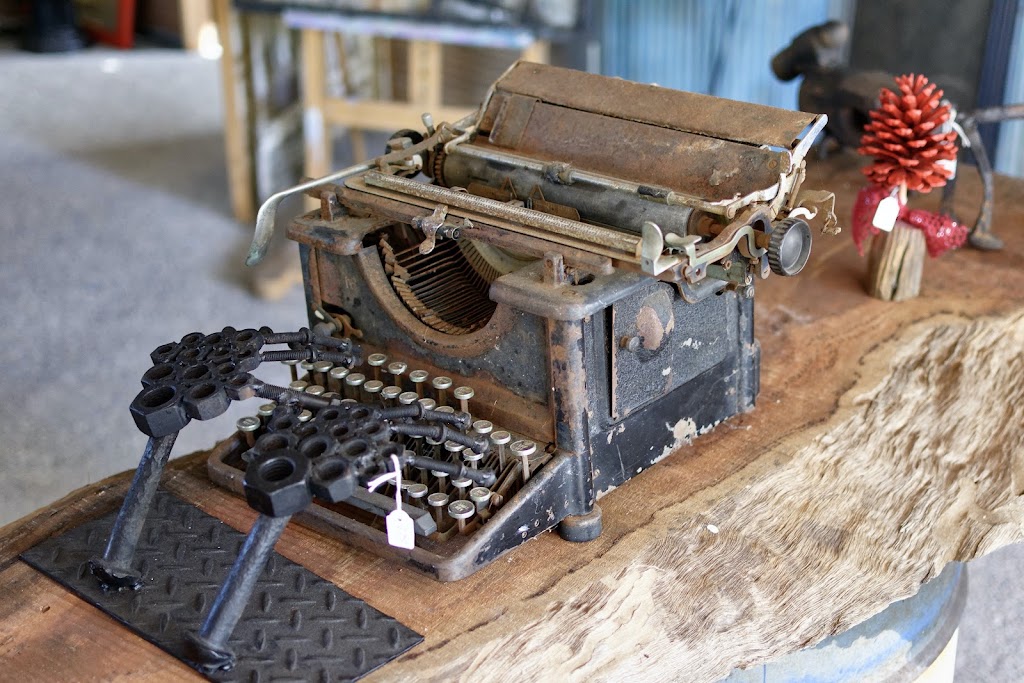 The Red Barn | 23 Rockhound Rd, Sapphire Central QLD 4702, Australia | Phone: 0428 384 500