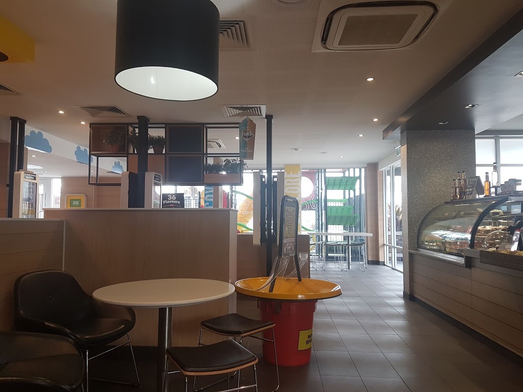 McDonalds Glenmore | meal takeaway | Glenmore Shopping Centre, 512-516 Yaamba Rd, Norman Gardens QLD 4701, Australia | 0749261986 OR +61 7 4926 1986