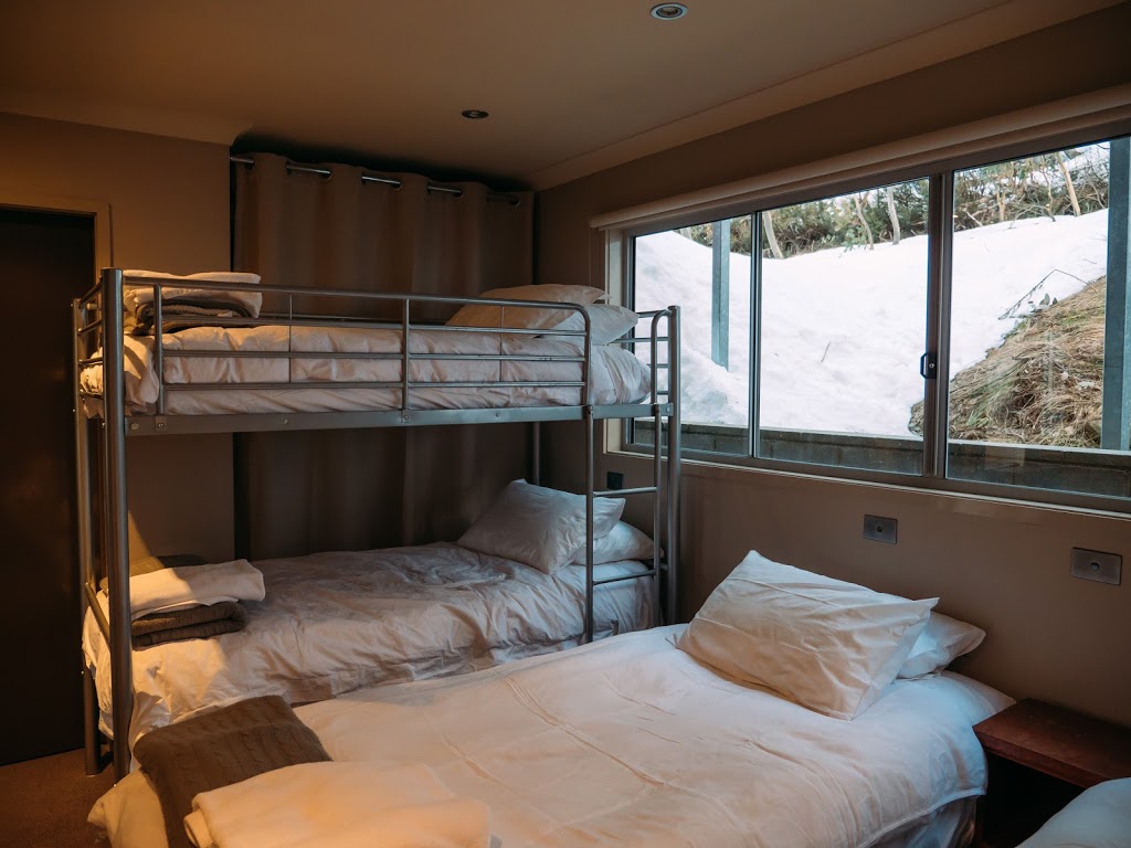 Snow Fall at Crows Nest 1 | lodging | 1/15 Parallel St, Falls Creek VIC 3699, Australia | 0413344297 OR +61 413 344 297