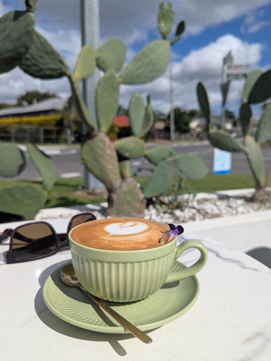 Milk & Froth Aspley | 611 Robinson Rd W, Aspley QLD 4034, Australia | Phone: 0400 400 560