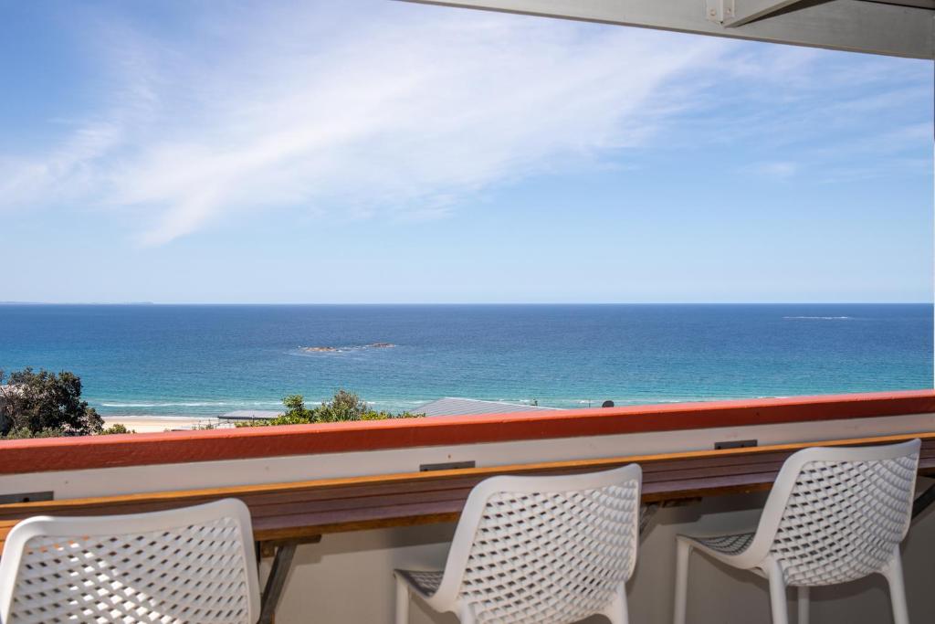 Views on Pratt | Unit 3/5 Pratt Ct, Point Lookout QLD 4183, Australia | Phone: 0418 859 564