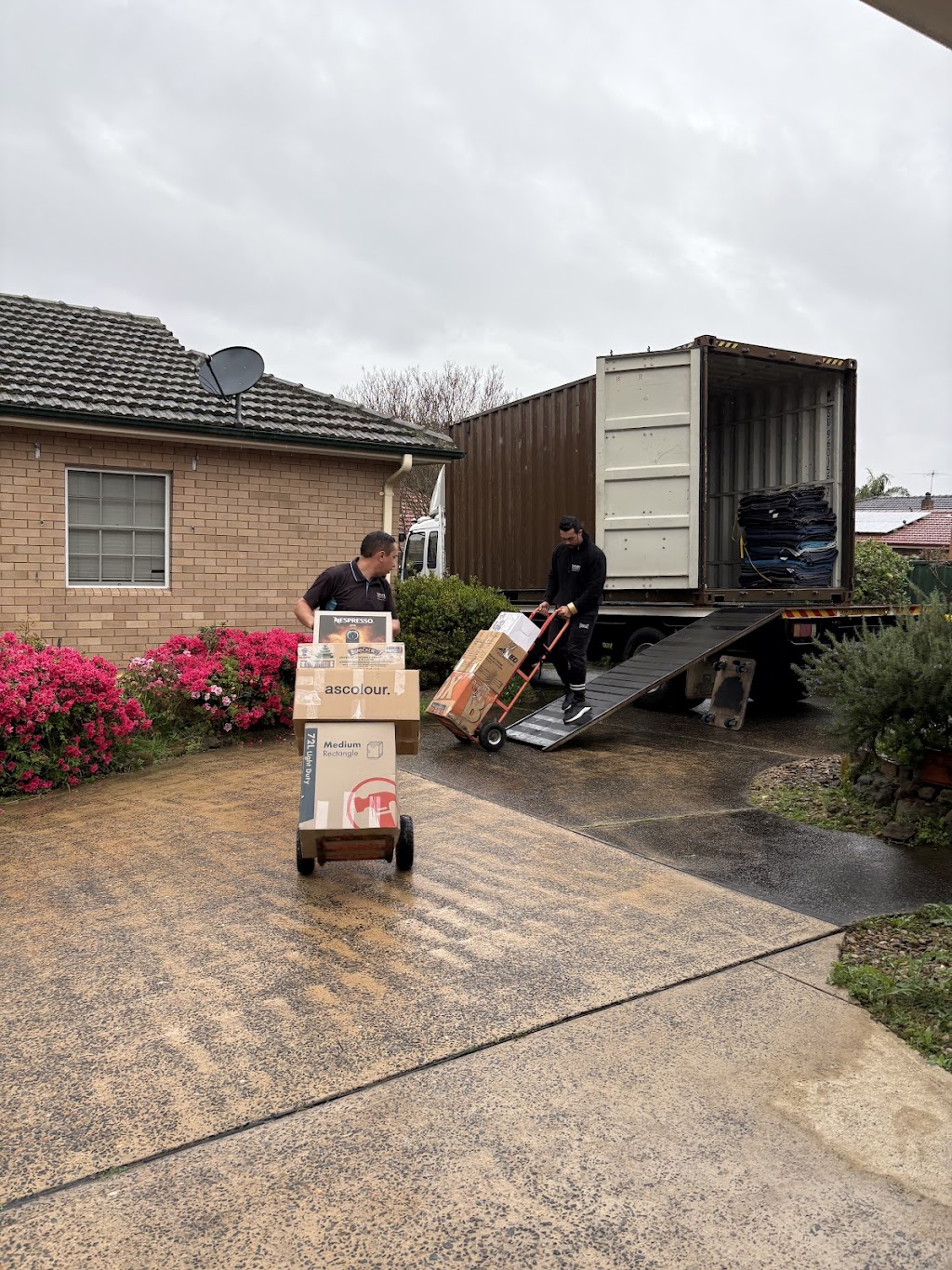 TWO MEN AND A TRUCK | 8 Woodbine Pl, Toronto NSW 2283, Australia | Phone: 1300 880 412