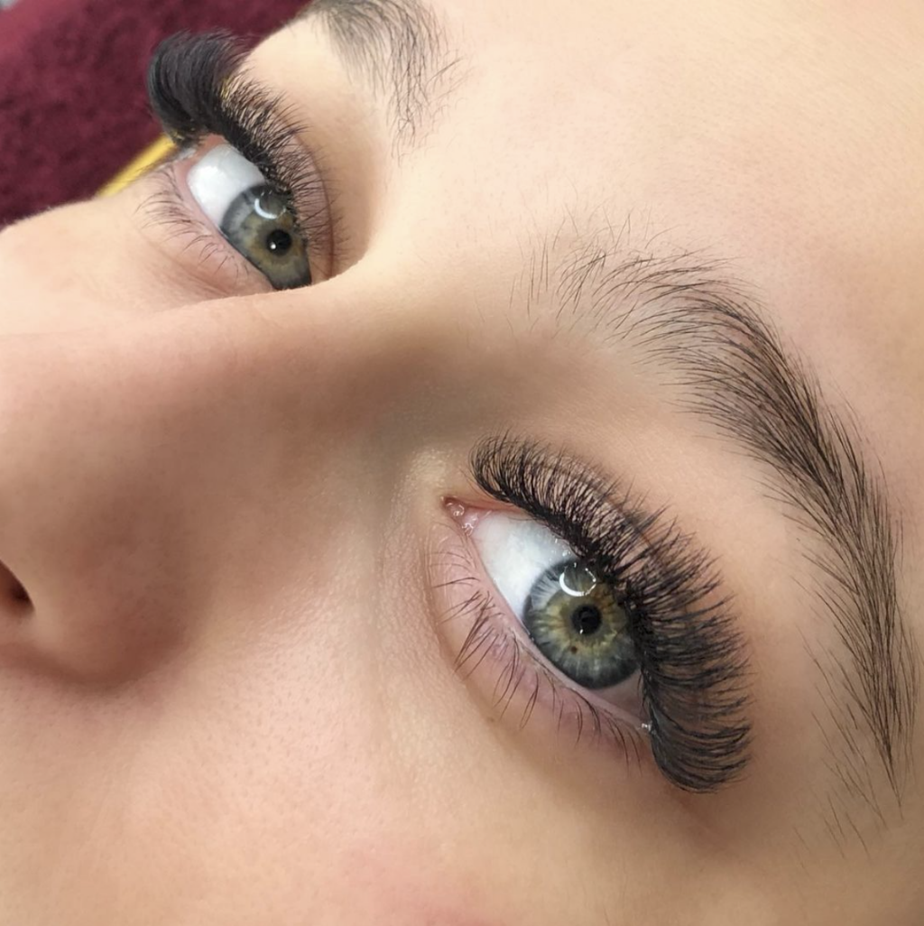 Luxe Lash & Brow House | 29 Somerfield Retreat, Woodhill QLD 4285, Australia | Phone: 0411 853 301