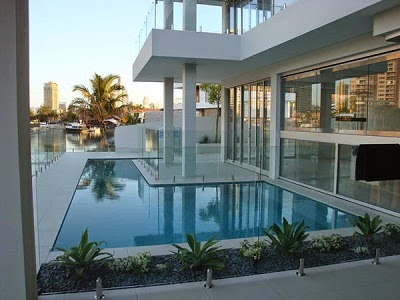 Leading Edge Glass - Glass Pool Fencing Gold Coast | 38 Kendor St, Arundel QLD 4214, Australia | Phone: 0418 752 274