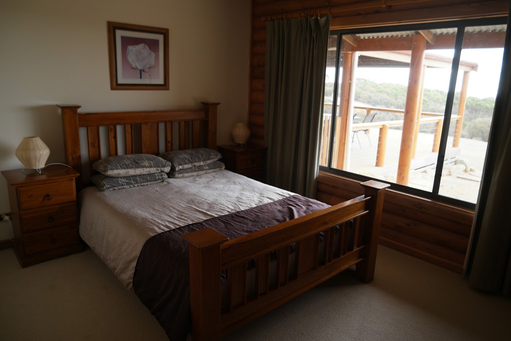 Lathami Lodge | 1634 Stokes Bay Rd, Stokes Bay SA 5223, Australia | Phone: 0409 769 779