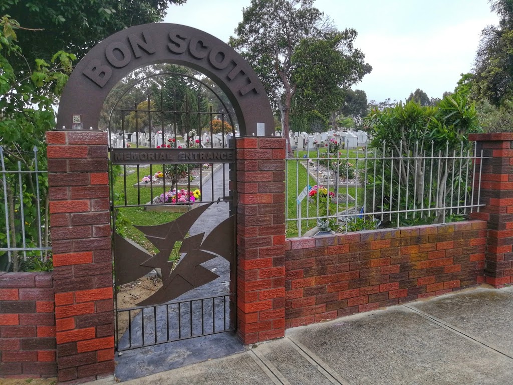 Bon Scott Grave | park | Carrington St & Leach Hwy, Palmyra WA 6157, Australia | 1300793109 OR +61 1300 793 109