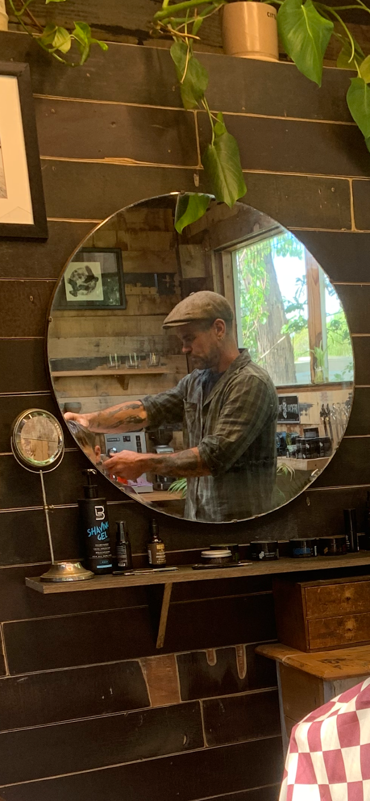 Barefoot Barber | Corner of Ellis rd and, 115 Giacomettis Ln, Coomoora VIC 3461, Australia | Phone: 0429 595 098