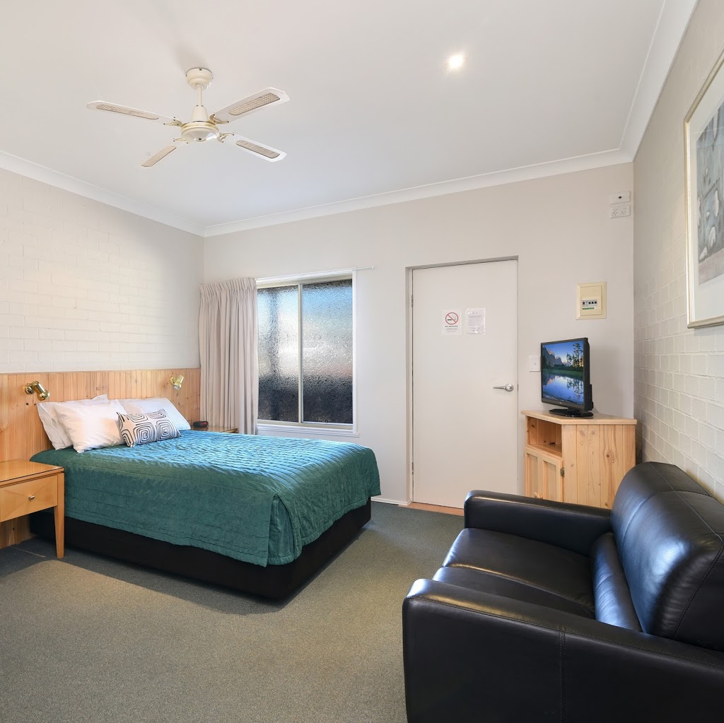 Catalina Motel Lake Macquarie | 211 Awaba Rd, Toronto NSW 2283, Australia | Phone: (02) 4959 4833