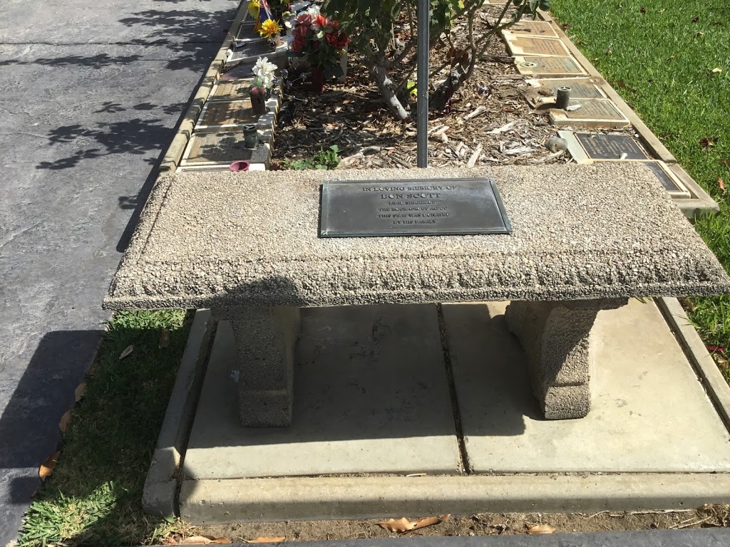 Bon Scott Grave | park | Carrington St & Leach Hwy, Palmyra WA 6157, Australia | 1300793109 OR +61 1300 793 109