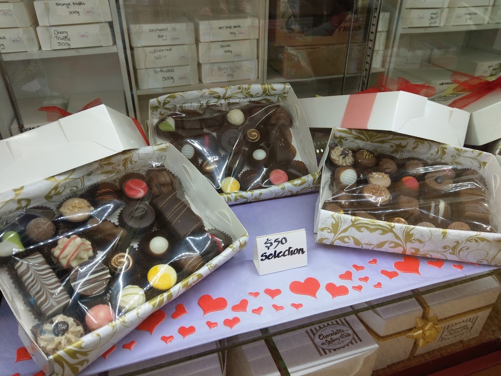 Chocolates on Gallery Walk | cafe | 1/140 Long Rd, Eagle Heights QLD 4271, Australia | 0755450548 OR +61 7 5545 0548