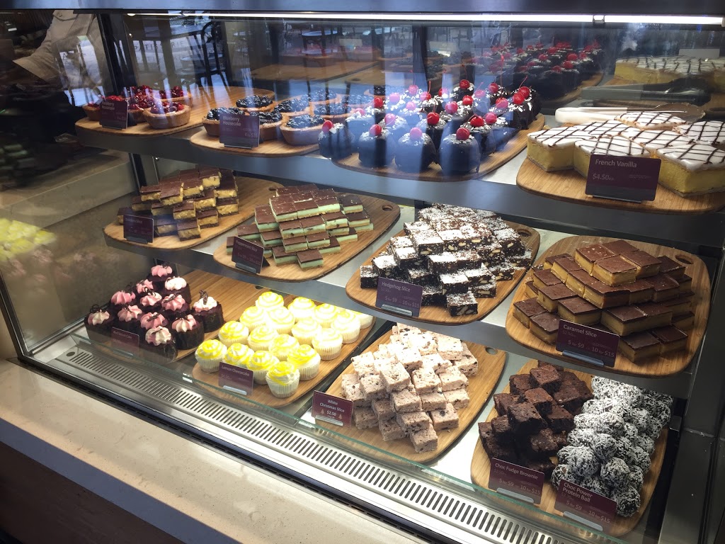 Banjos Bakery Cafe | bakery | 179 Nicklin Way, Warana QLD 4575, Australia | 0753702026 OR +61 7 5370 2026