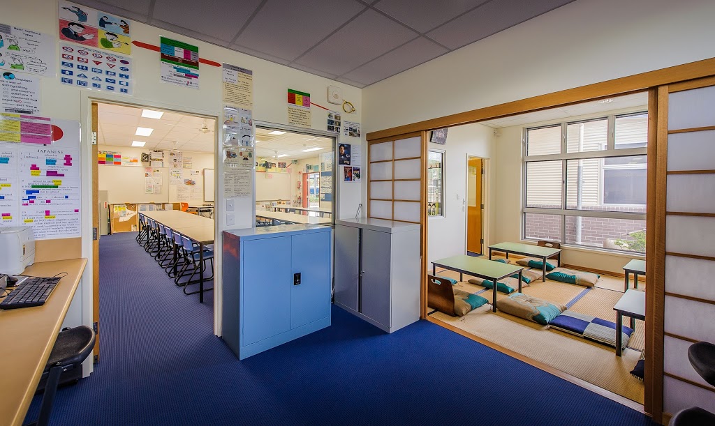 Redcliffe State High School | school | Klingner Rd, Redcliffe QLD 4020, Australia | 0738971111 OR +61 7 3897 1111