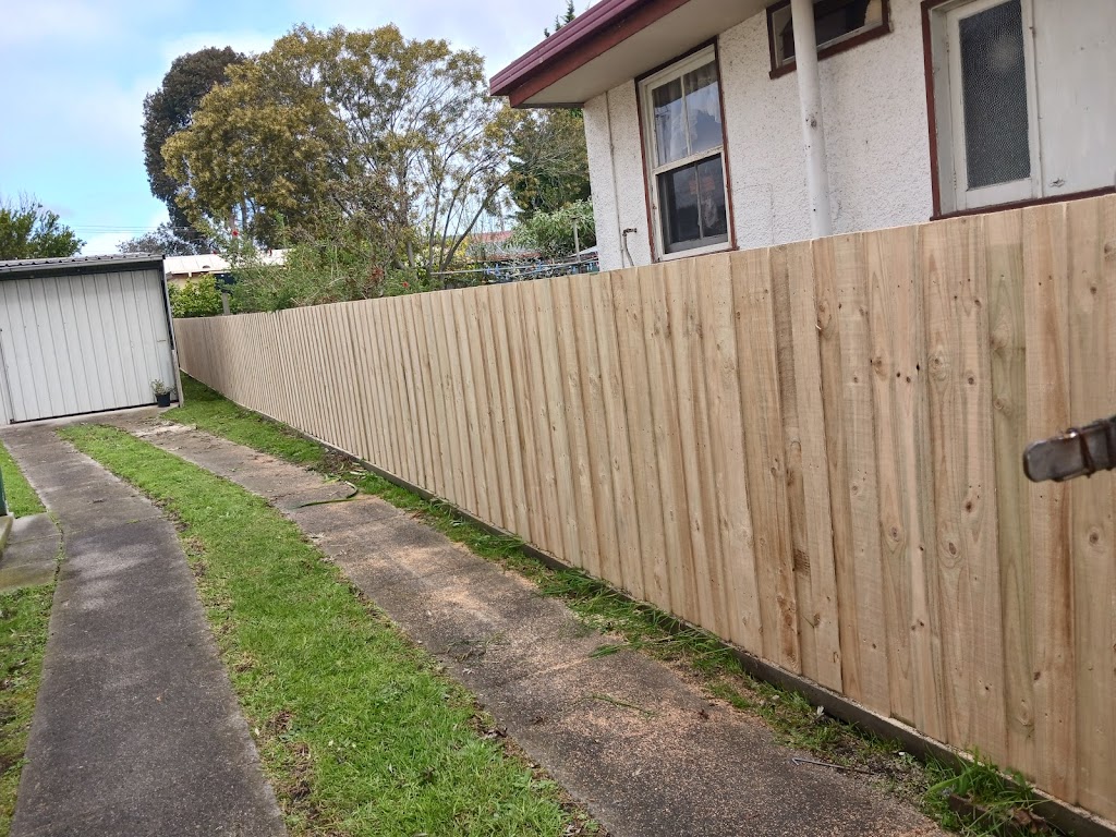 KDG fencing and maintenance | 1 Barry St, Moe VIC 3825, Australia | Phone: 0400 915 353