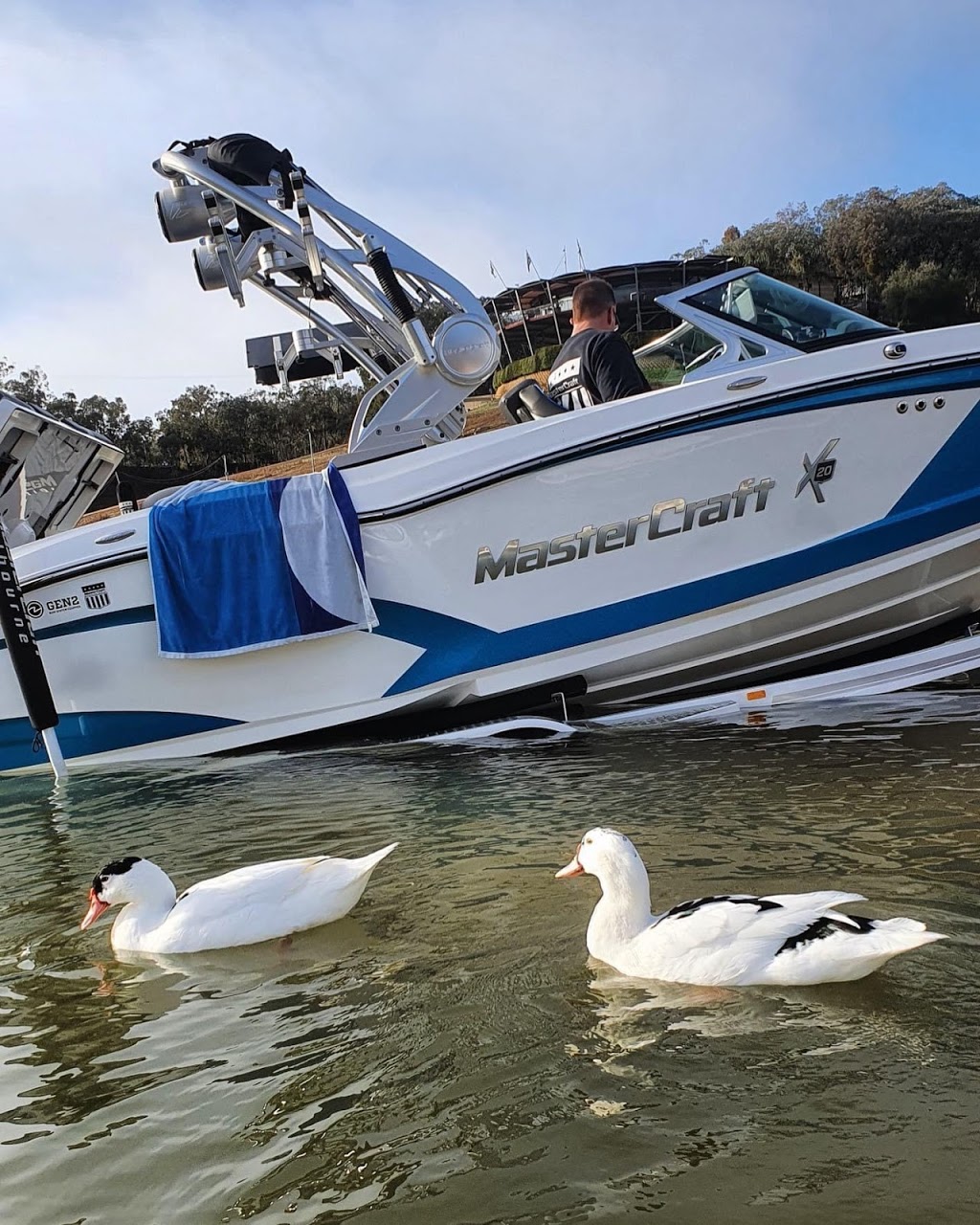 WatersEdge Houseboat Hire Lake Eildon | 190 Sugarloaf Rd, Eildon VIC 3713, Australia | Phone: 0437 944 162